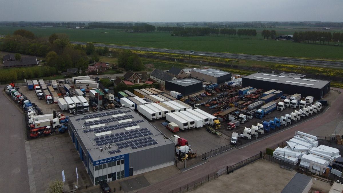 De Jong Trucks & Trailers - объявления о продаже undefined: фото 1