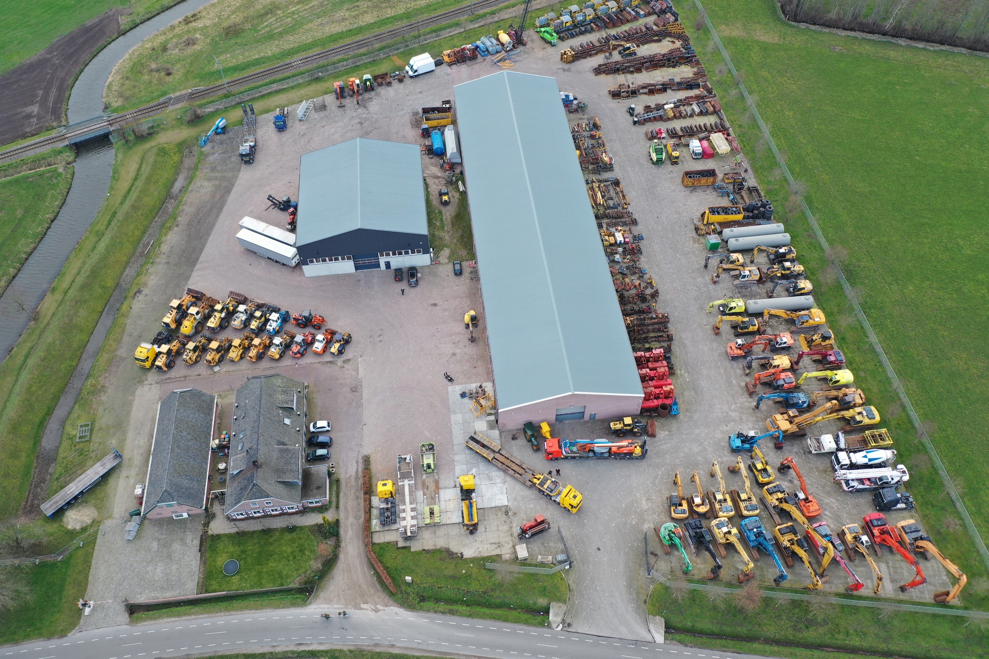 A.Z.Industrials B.V. - Строительная техника HYUNDAI - Год: 2017, дизель undefined: фото 1