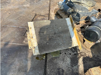 Колёсный экскаватор CATERPILLAR