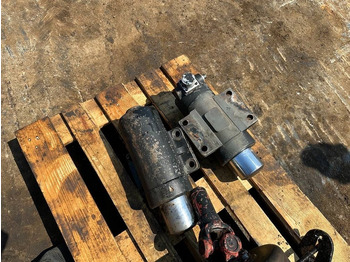 Колёсный экскаватор CATERPILLAR