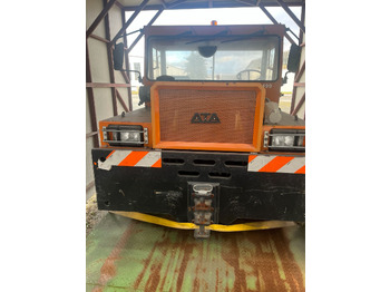 Аэродромный тягач