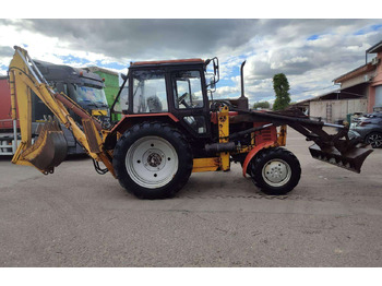 Экскаватор-погрузчик