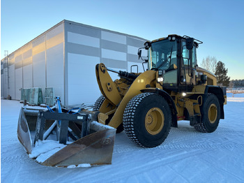 Колёсный погрузчик CATERPILLAR 926M