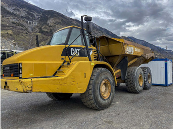 Сочленённый самосвал CATERPILLAR 740