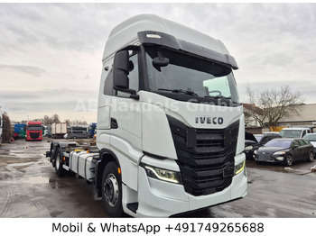 Грузовик-контейнеровоз/ Сменный кузов IVECO S-WAY