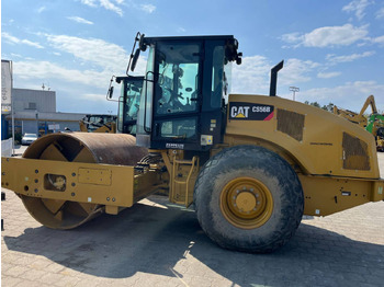 Компактор CATERPILLAR