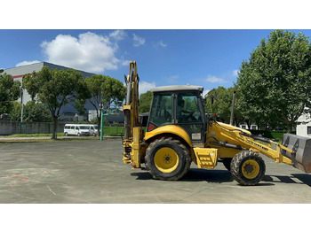 Экскаватор-погрузчик