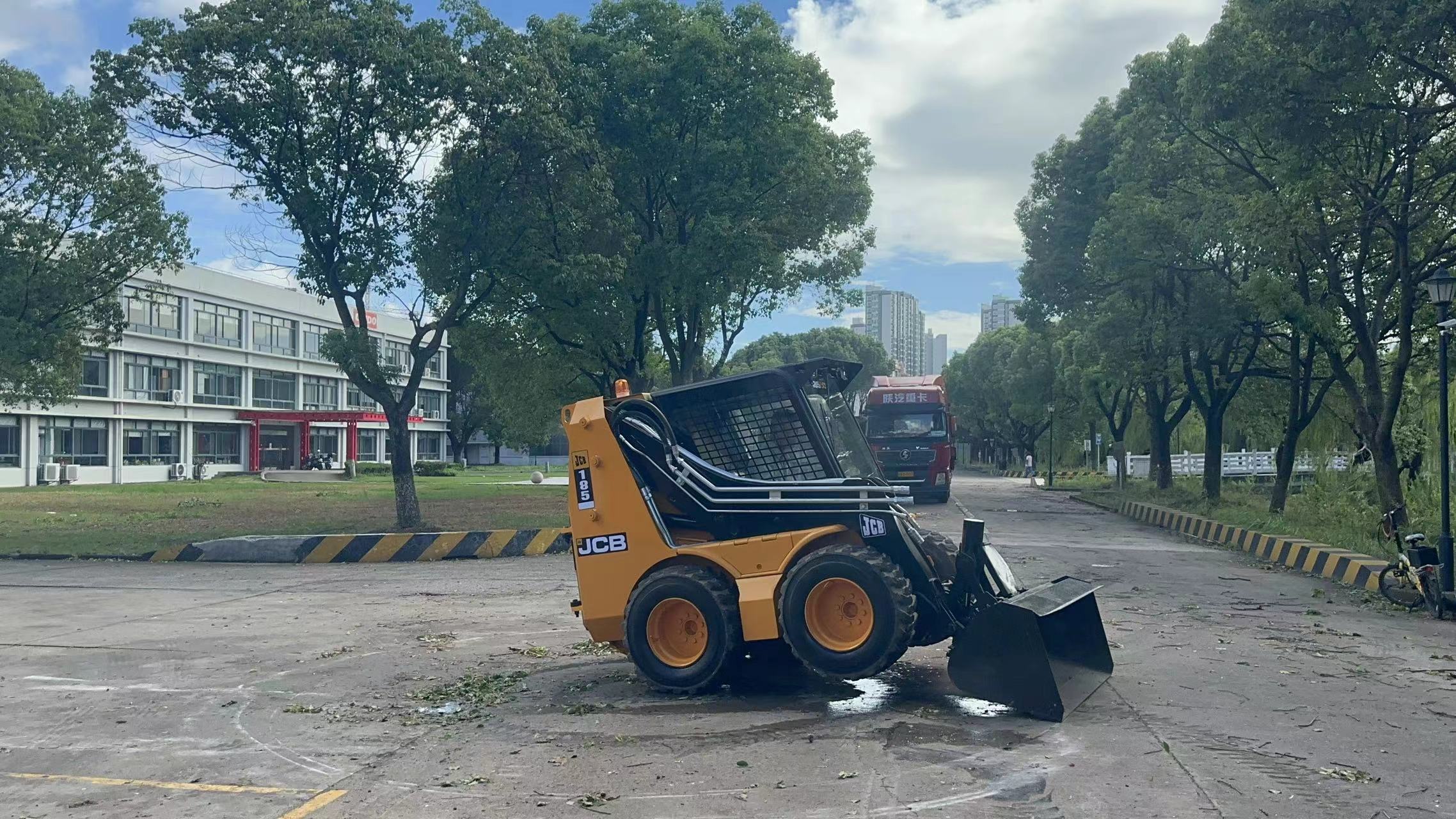 Мини-погрузчик с бортовым поворотом JCB 185 eco: фото 5 Мини-погрузчик с бортовым поворотом JCB 185 eco: фото 5