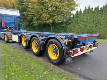 Полуприцеп-контейнеровоз/ Сменный кузов D-TEC