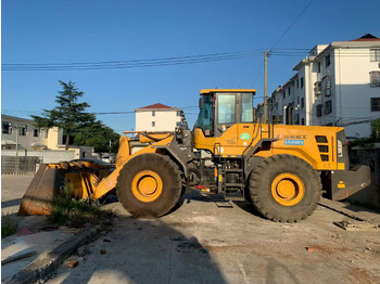 Колёсный погрузчик SDLG