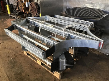 Кабина и интерьер LIEBHERR