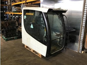 Кабина и интерьер LIEBHERR