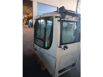 Кабина и интерьер LIEBHERR