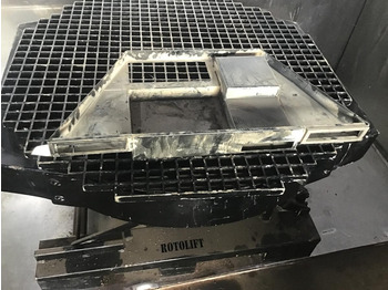 Кабина и интерьер LIEBHERR