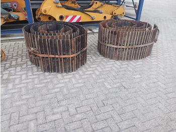 Гусеница LIEBHERR