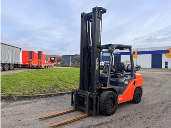 Газовый погрузчик TOYOTA