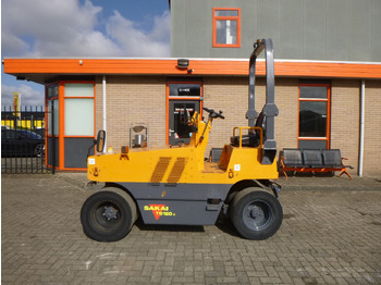 Пневмоколесный каток SAKAI