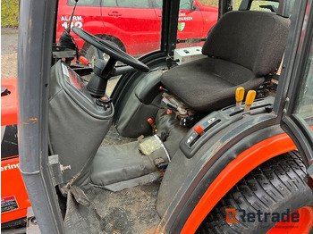 Коммунальный трактор, Подметально-уборочная машина Traktor Kubota B2100 4WD: фото 5 Коммунальный трактор, Подметально-уборочная машина Traktor Kubota B2100 4WD: фото 5