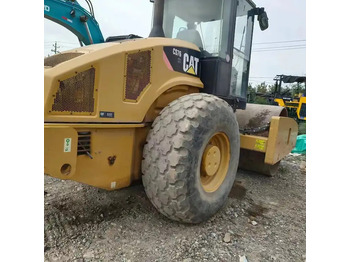 Дорожный каток CATERPILLAR