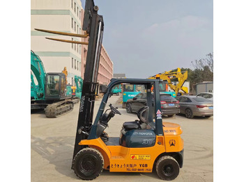 Дизельный погрузчик TOYOTA FD30: фото 2