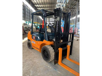 Дизельный погрузчик TOYOTA FD30: фото 3