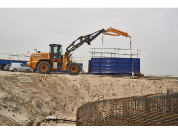 Колёсный погрузчик CASE