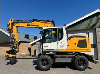 Колёсный экскаватор LIEBHERR A 916