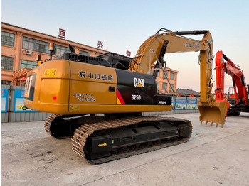 Гусеничный экскаватор CATERPILLAR 320D2