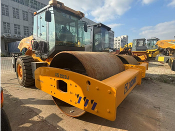 Компактор XCMG XS203J