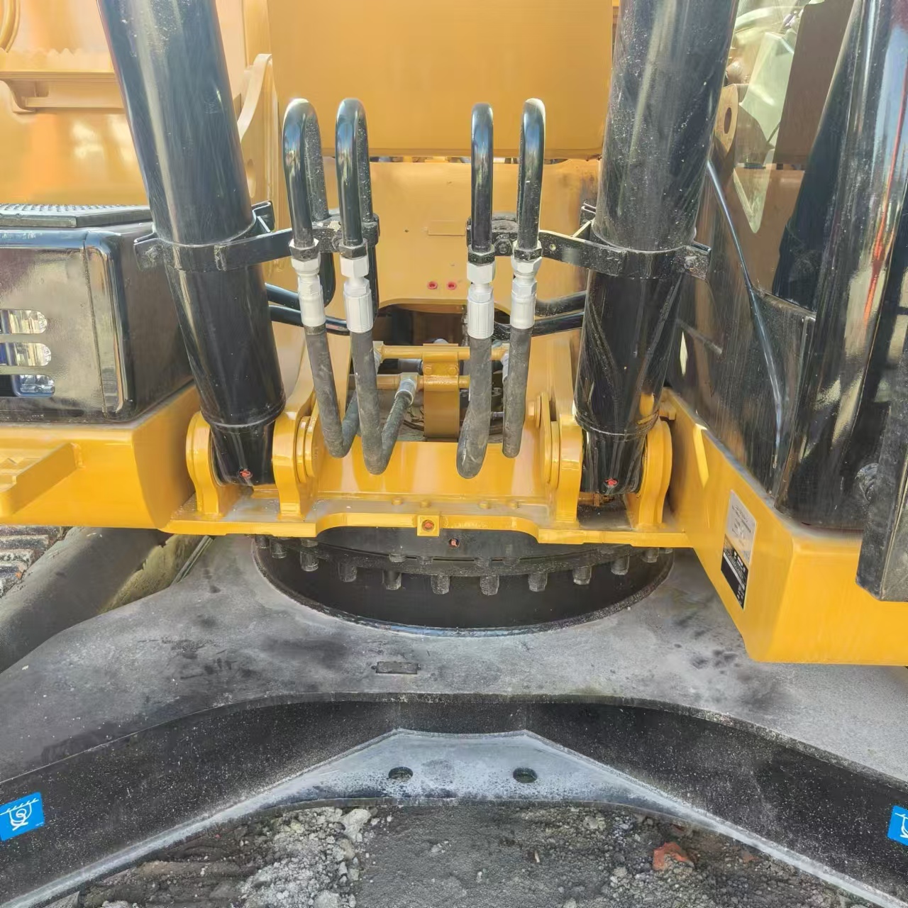 Гусеничный экскаватор CATERPILLAR 323D: фото 3 Гусеничный экскаватор CATERPILLAR 323D: фото 3