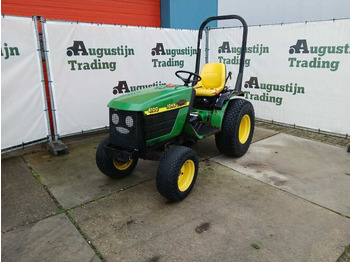 Трактор JOHN DEERE