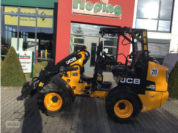 Компактный фронтальный погрузчик JCB