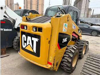 Мини-погрузчик с бортовым поворотом CATERPILLAR