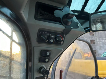 Мини-погрузчик с бортовым поворотом Caterpillar 246D: фото 2