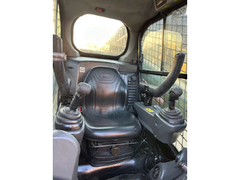 Мини-погрузчик с бортовым поворотом Caterpillar 246D: фото 3