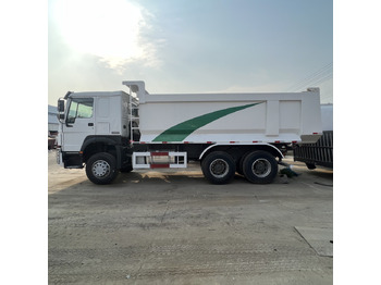 Грузовик с закрытым кузовом SINOTRUK HOWO