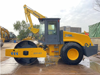 Компактор XCMG XS143