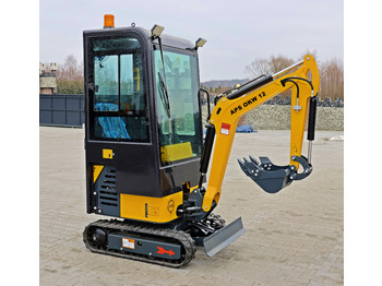 Мини-экскаватор