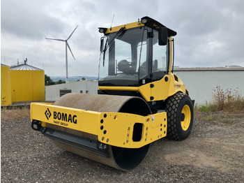 Каток BOMAG