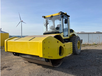 Каток BOMAG