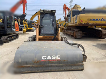 Мини-погрузчик с бортовым поворотом CASE 85XT: фото 4