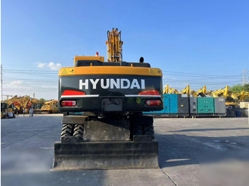 Колёсный экскаватор HYUNDAI ROBEX 210W-9: фото 3 Колёсный экскаватор HYUNDAI ROBEX 210W-9: фото 3