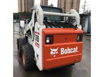 Мини-погрузчик с бортовым поворотом BOBCAT S185