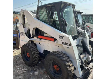 Мини-погрузчик с бортовым поворотом BOBCAT S300