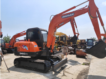 Гусеничный экскаватор DOOSAN DH60-7