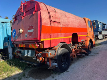 Подметально-уборочная машина MERCEDES-BENZ MERCEDES AUTOSPAZZATRICE USATA: фото 3