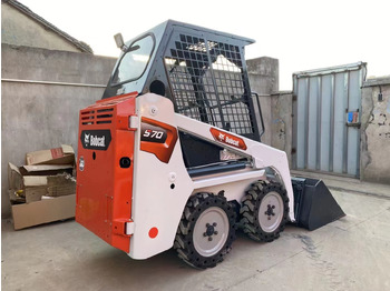 Мини-погрузчик с бортовым поворотом BOBCAT Skid Steer Loader S70: фото 5 Мини-погрузчик с бортовым поворотом BOBCAT Skid Steer Loader S70: фото 5