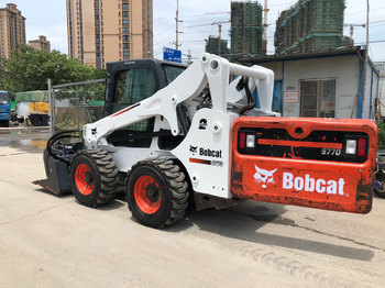 Мини-погрузчик с бортовым поворотом BOBCAT S770