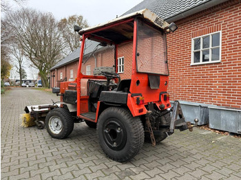 Минитрактор Kleintraktor Hako 3800D Hydrostat mit hydraulischer Kehrbürste: фото 3 Минитрактор Kleintraktor Hako 3800D Hydrostat mit hydraulischer Kehrbürste: фото 3