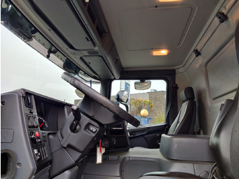 Фото интерьера 1: Грузовик-цистерна SCANIA P400